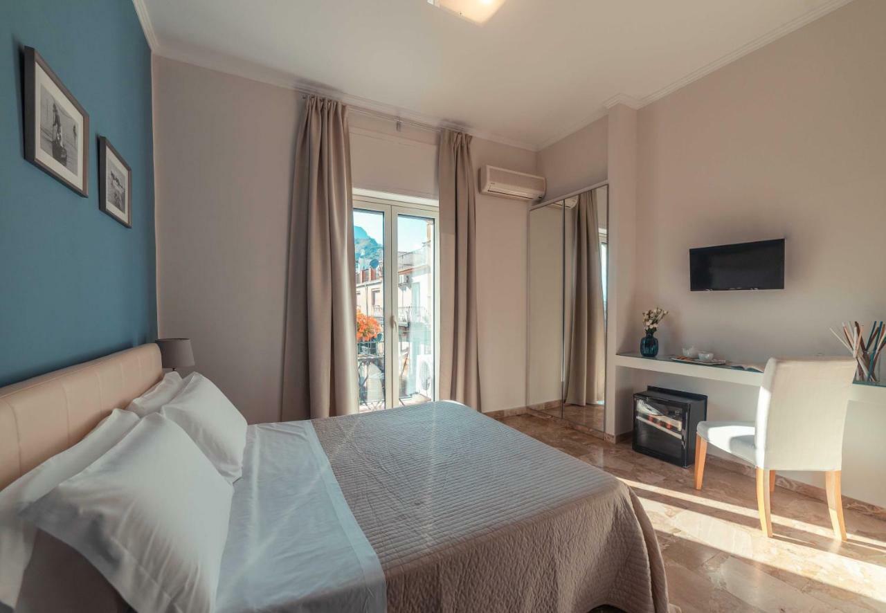 B&B Teatro Greco 39 ตาออร์มินา ภายนอก รูปภาพ